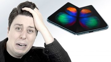 Apple Fanboy in Crisis Over Samsung Galaxy Fold